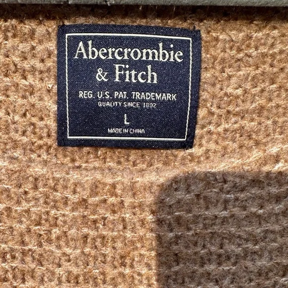 Abercrombie & Fitch Tan and Cream Scoop Neck Sweater - Picture 2 of 11